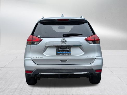 Used 2018 Nissan Rogue SV AWD/4WD image 4