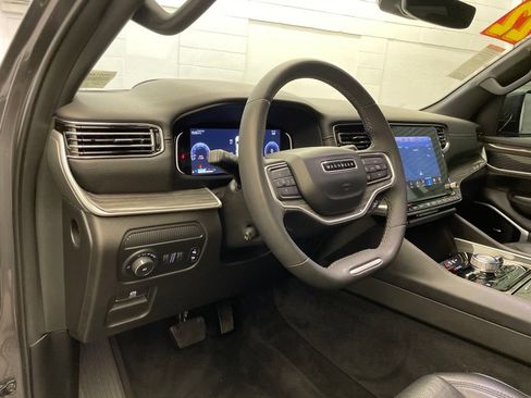 Certified 2022 Jeep Wagoneer Series III w/ Premium Group I AWD/4WD image 10