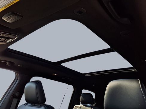 New 2025 Jeep Grand Cherokee L Limited w/ Luxury Tech Group II image 9