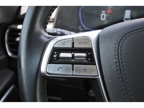 Used 2025 Kia Telluride S FWD image 16