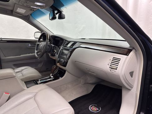 Used 2011 Cadillac DTS Premium image 39