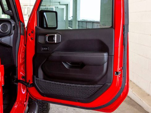 Used 2023 Jeep Wrangler Unlimited Rubicon 4xe image 27