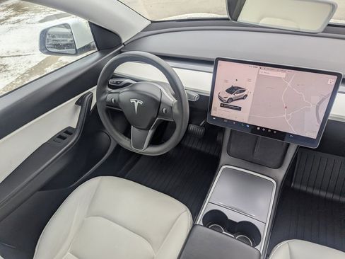 Used 2021 Tesla Model Y Long Range image 22