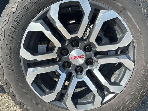 Used 2024 GMC Canyon AT4 w/ Canyon Safety Plus Package AWD/4WD image 28