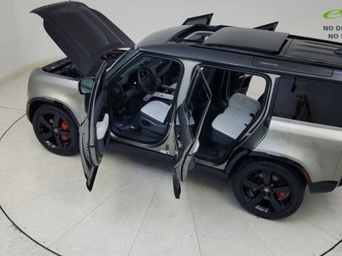 Used 2025 Land Rover Defender 110 X image 90