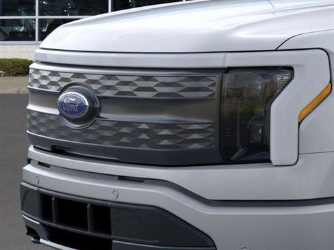 New 2023 Ford F150 Lightning Lariat AWD/4WD image 17