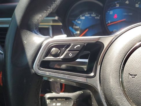 Used 2018 Porsche Macan AWD/4WD image 22