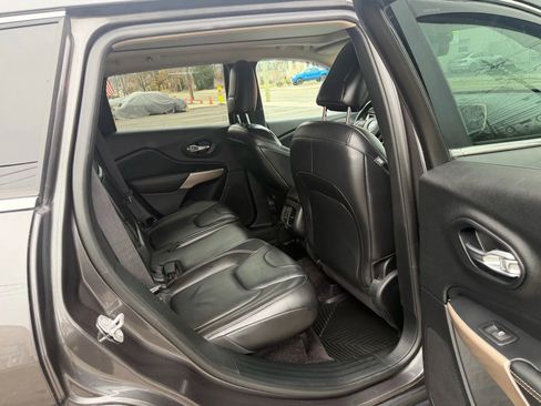 Used 2017 Jeep Cherokee Limited image 29