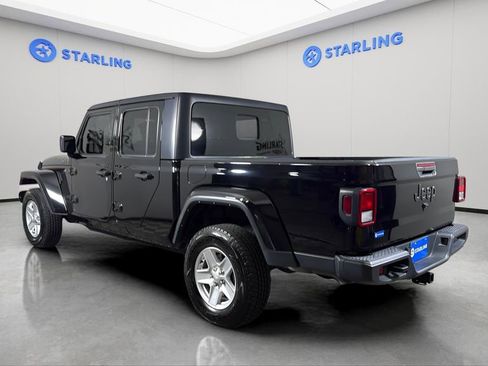 Used 2022 Jeep Gladiator Sport image 7