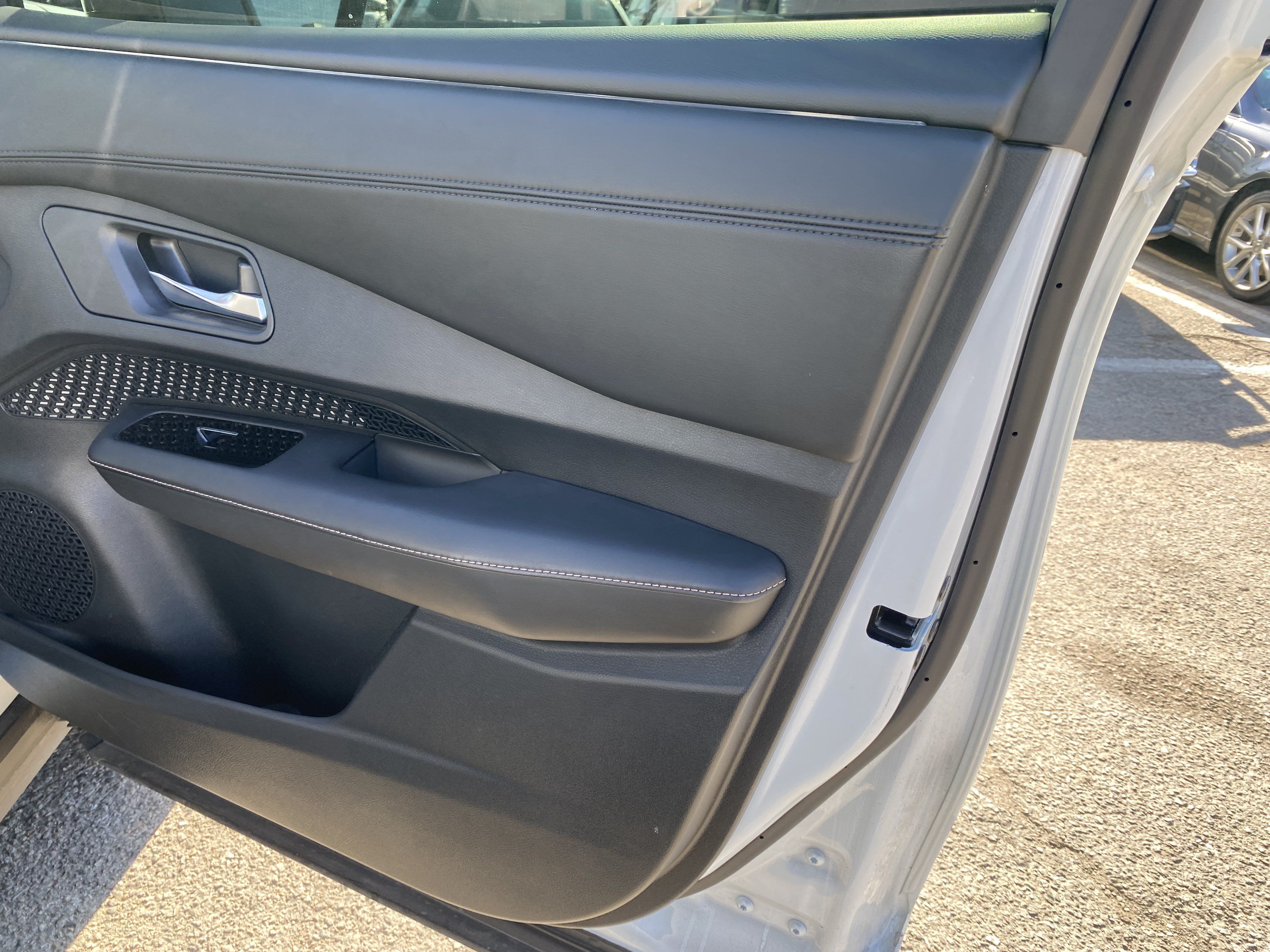 Used 2023 Nissan Ariya FWD image 23