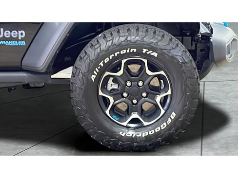 Used 2022 Jeep Wrangler Unlimited Rubicon 4xe w/ Cold Weather Group AWD/4WD image 19