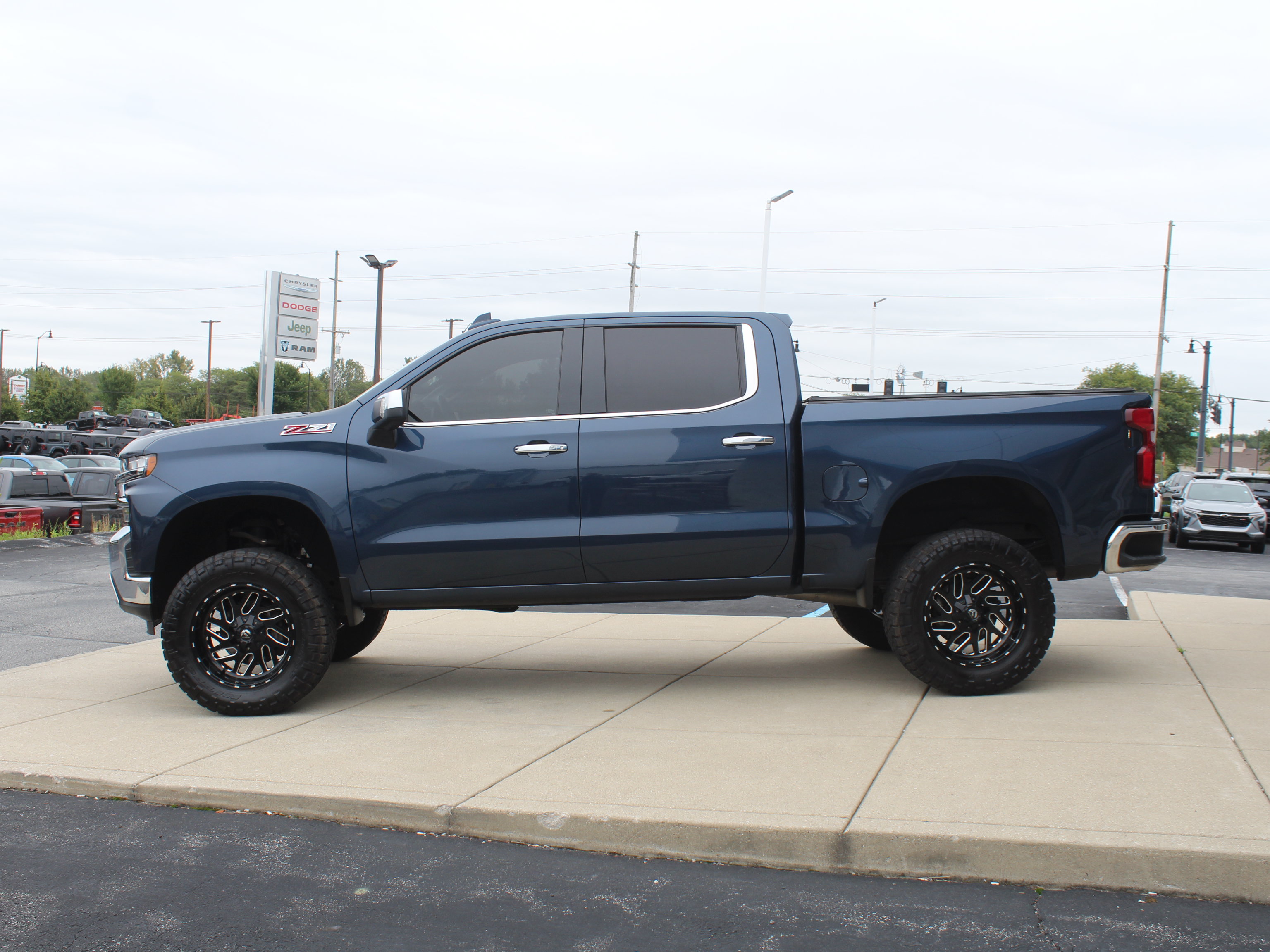 Used 2021 Chevrolet Silverado 1500 LTZ AWD/4WD image 9