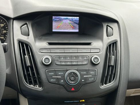 Used 2017 Ford Focus SE FWD image 19