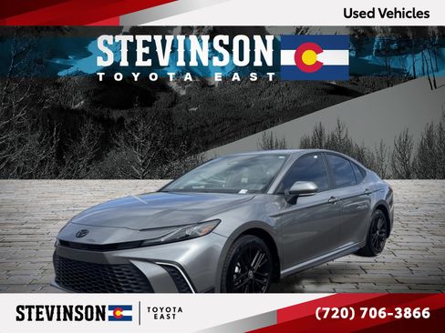 Used 2025 Toyota Camry SE w/ Convenience Package image 1