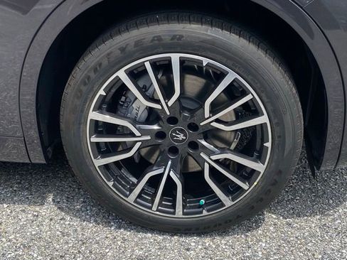 New 2025 Maserati Grecale GT image 12