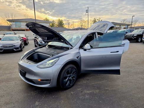 Used 2024 Tesla Model Y Long Range image 28