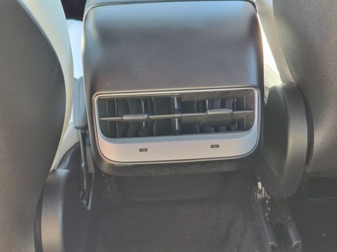 Used 2025 Tesla Model Y Long Range AWD/4WD image 24