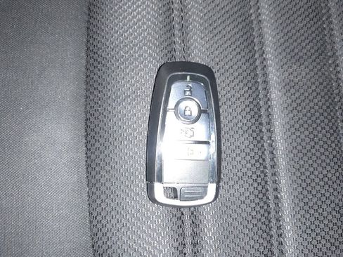 Used 2019 Ford Fusion SE FWD image 32