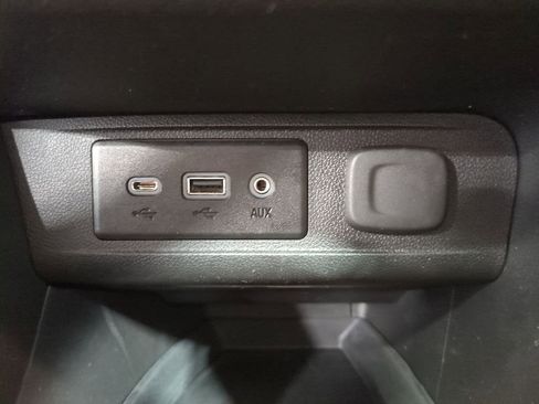 Used 2020 Buick Encore GX Preferred w/ Cold Weather Comfort Package image 38