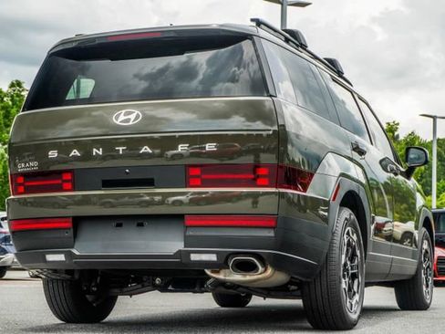 Used 2025 Hyundai Santa Fe SEL FWD image 13