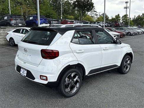 New 2025 Hyundai Venue Limited image 7
