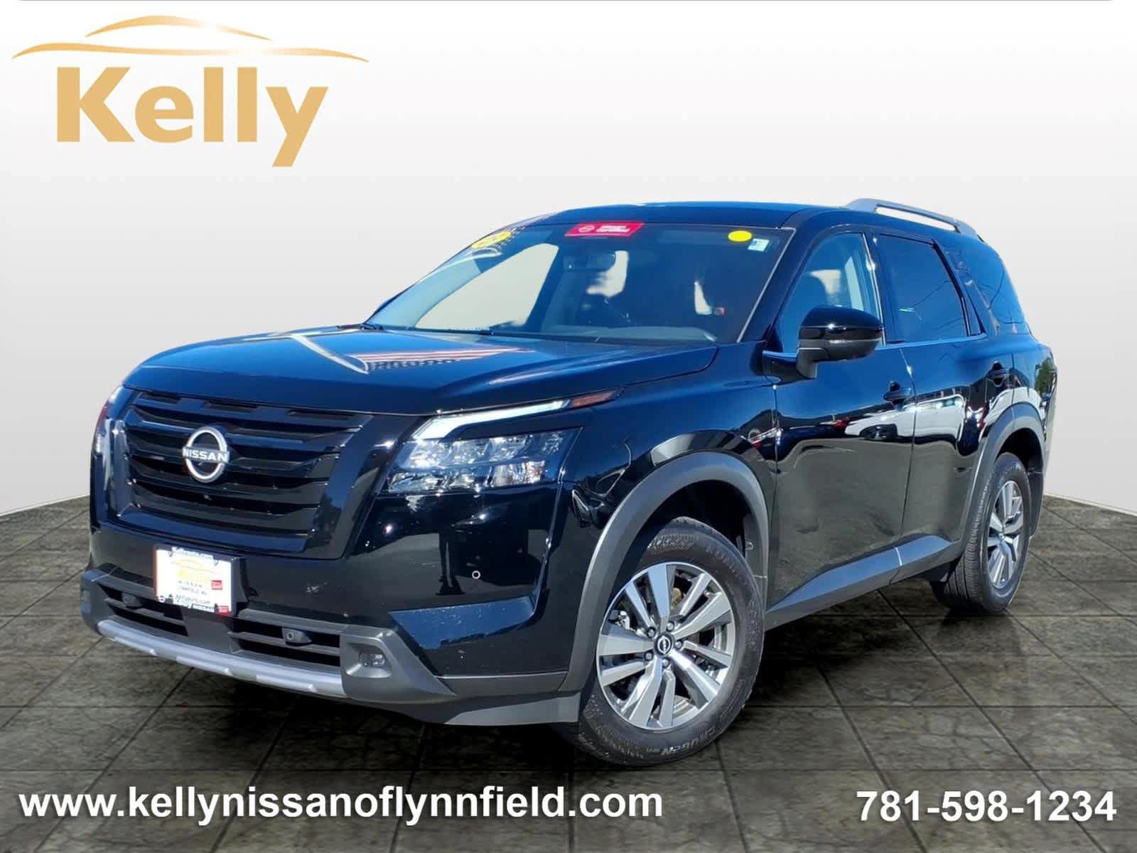 Used 2025 Nissan Pathfinder SL w/ Black Appearance Package AWD/4WD image 1