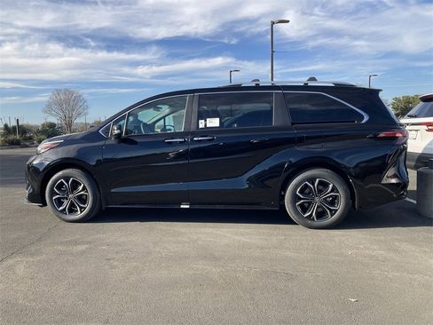 New 2026 Toyota Sienna Platinum image 6
