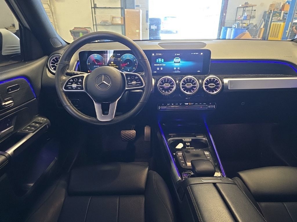 Used 2021 Mercedes-Benz GLB 250 w/ Premium Package image 4