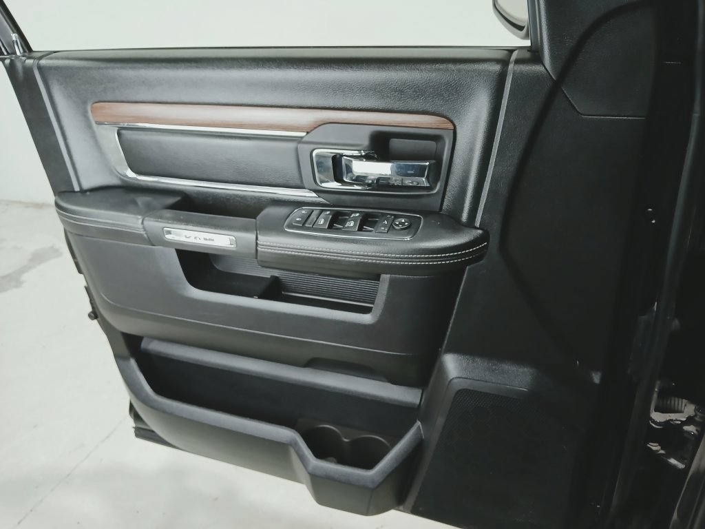 Used 2016 RAM 1500 Laramie w/ Convenience Group AWD/4WD image 31