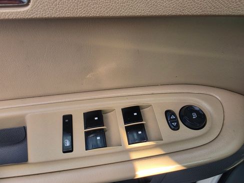 Used 2011 Chevrolet Traverse LT w/ Personal Connectivity Package FWD image 27