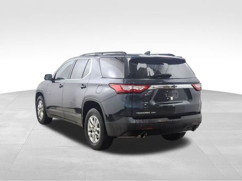 Used 2021 Chevrolet Traverse LT image 3