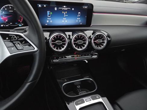 Used 2025 Mercedes-Benz CLA 250 4MATIC image 35