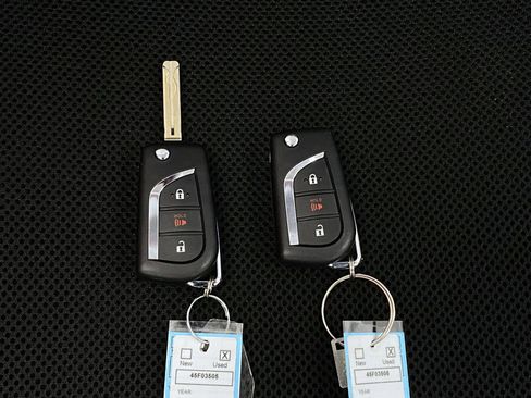 Used 2025 Toyota RAV4 LE image 9