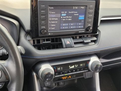 Used 2022 Toyota RAV4 SE image 19