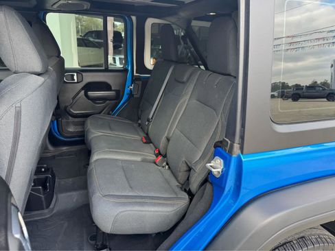 Used 2025 Jeep Wrangler Sport image 17