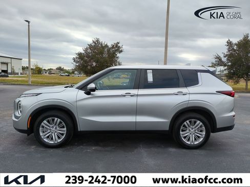 Used 2024 Mitsubishi Outlander ES image 8