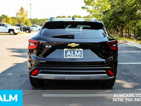 Used 2024 Chevrolet Trax LT image 11