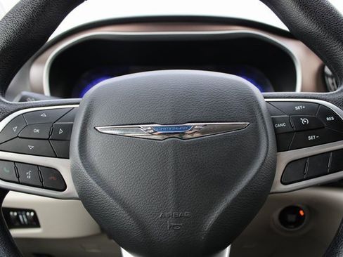 Used 2020 Chrysler Voyager Lxi image 15