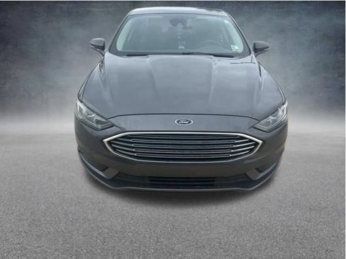Used 2018 Ford Fusion SE FWD image 3
