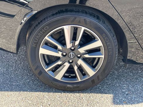 Used 2025 Nissan Versa SV image 28