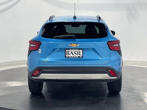Used 2025 Chevrolet Trax LT FWD image 12