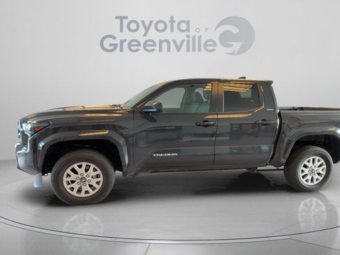 Certified 2025 Toyota Tacoma SR5 AWD/4WD image 2