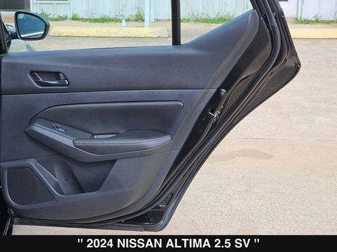 Used 2024 Nissan Altima 2.5 SV FWD image 27