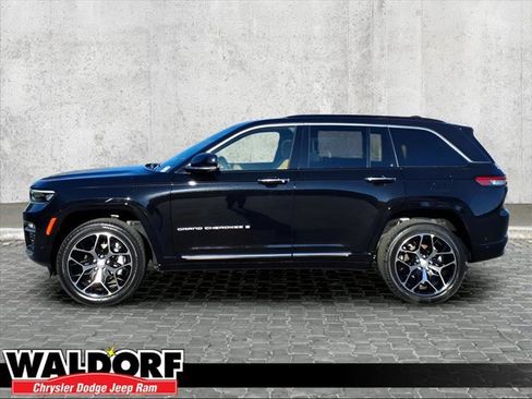 New 2025 Jeep Grand Cherokee Summit image 4