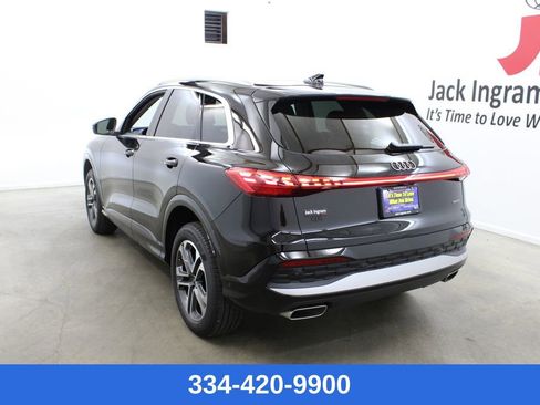 Used 2025 Audi Q5 Premium Plus w/ Premium Plus image 2