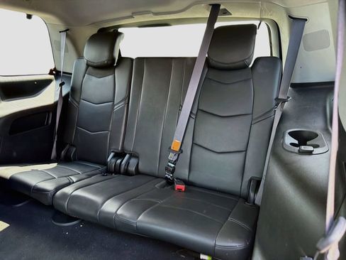 Used 2016 Cadillac Escalade Luxury AWD/4WD image 11