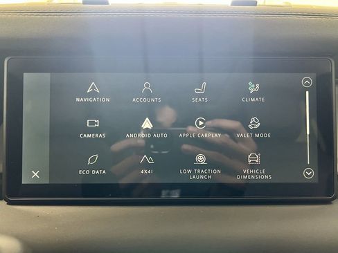 New 2024 Land Rover Defender 110 S image 23