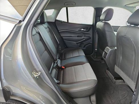 Used 2025 Chevrolet Trax LT FWD image 19
