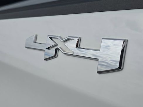 Used 2024 GMC Sierra 1500 SLE w/ Preferred Package image 10