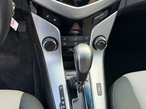Used 2011 Chevrolet Cruze LS image 30